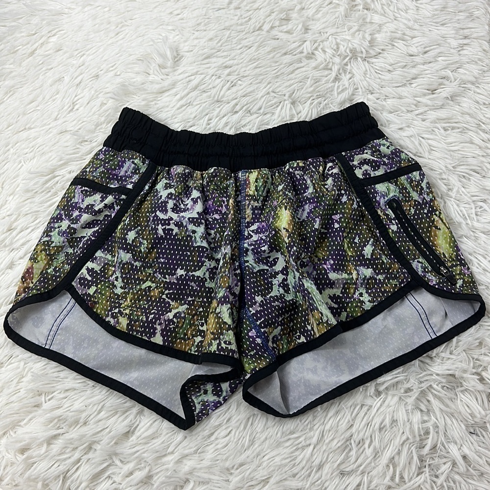 Lululemon Tracker Short III *4-way Stretch Floral Sport White Multi / Black